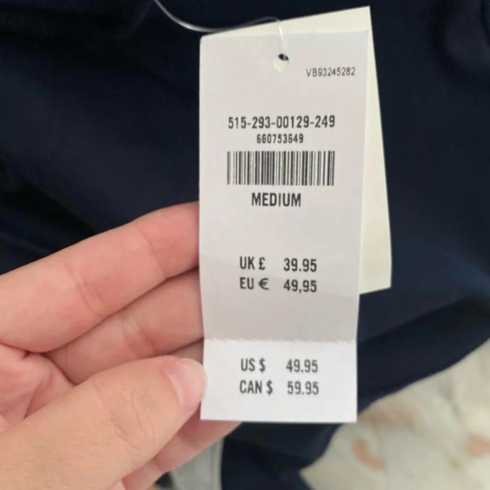 HOLLISTER BRAND NEW WITH TAGS THREE PIECE BUNDLE MEDIUM - Picture 8 of 10